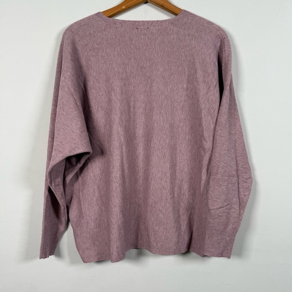 Aaeda Lavender V-Neck Sweater with Floral Design, Size XL - Picture 7 of 12